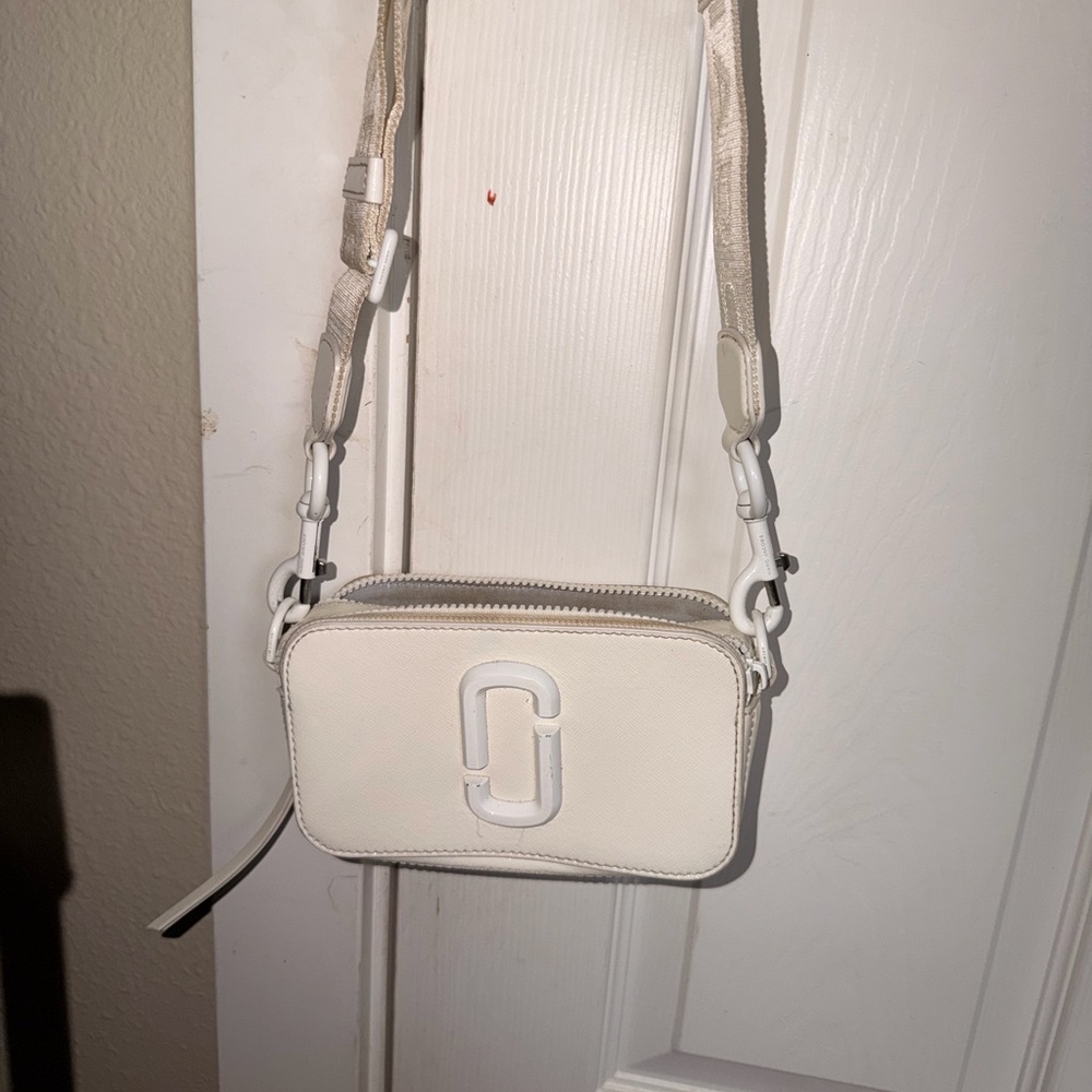 Marc Jacobs Snapshot- white